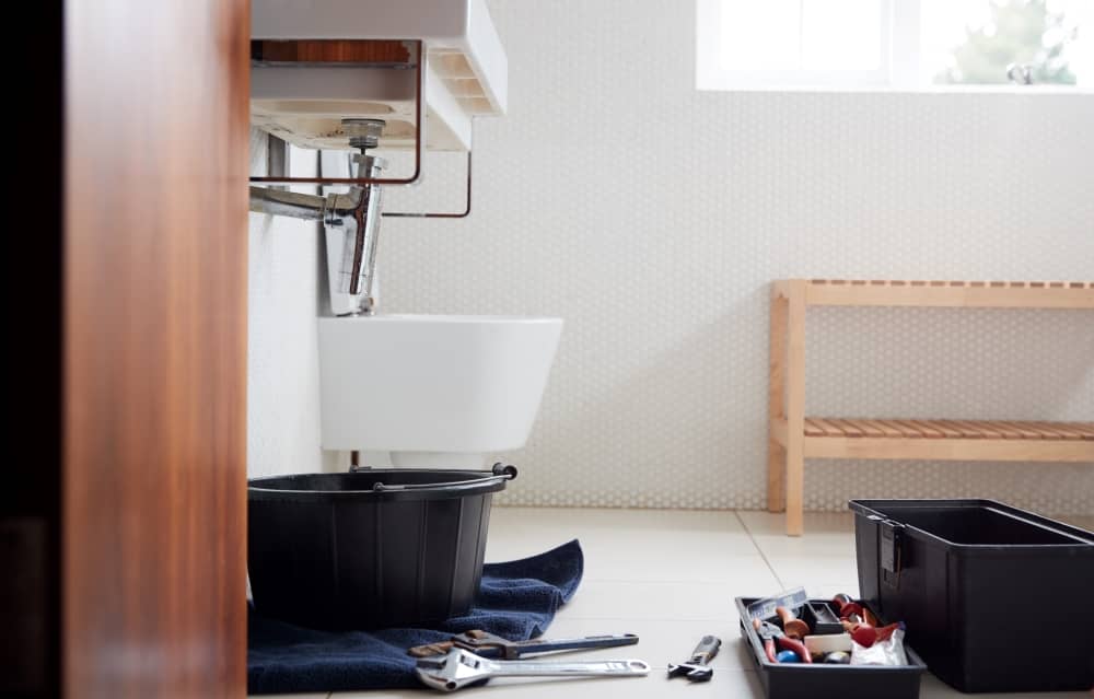 There are basic plumbing tools that should be in every homeowner’s toolbox.